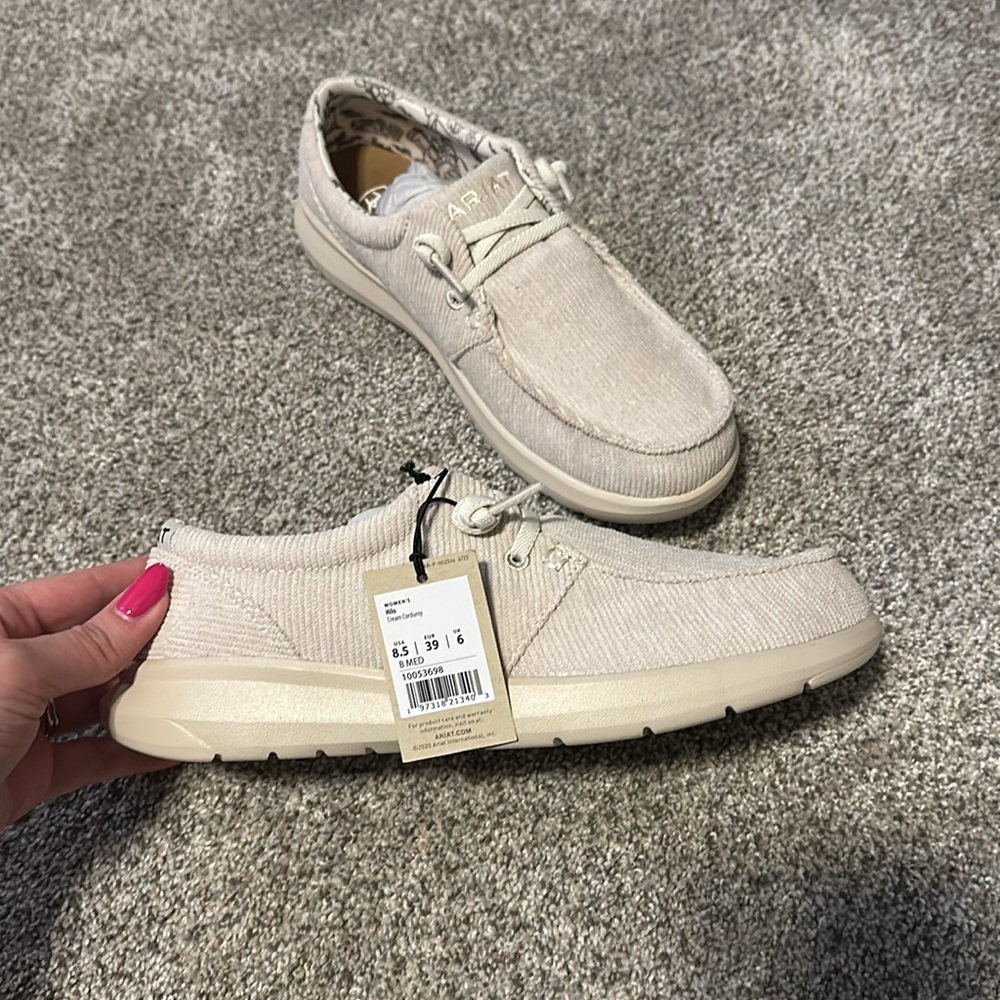 NWT- Ariat Hilo women’s casual shoes (8.5) - Picture 2 of 4